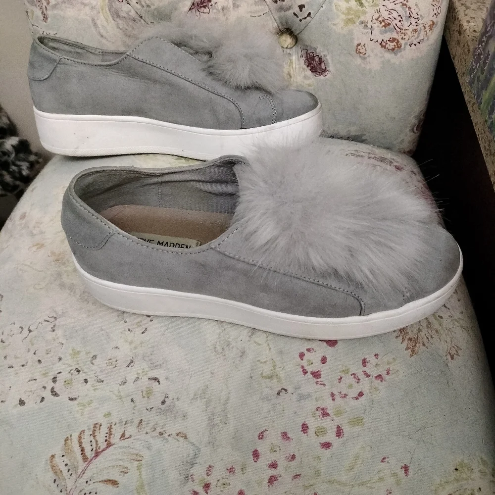 Steve Madden Pom Pom Slip on Sneakers size 9 - Picture 2 of 5